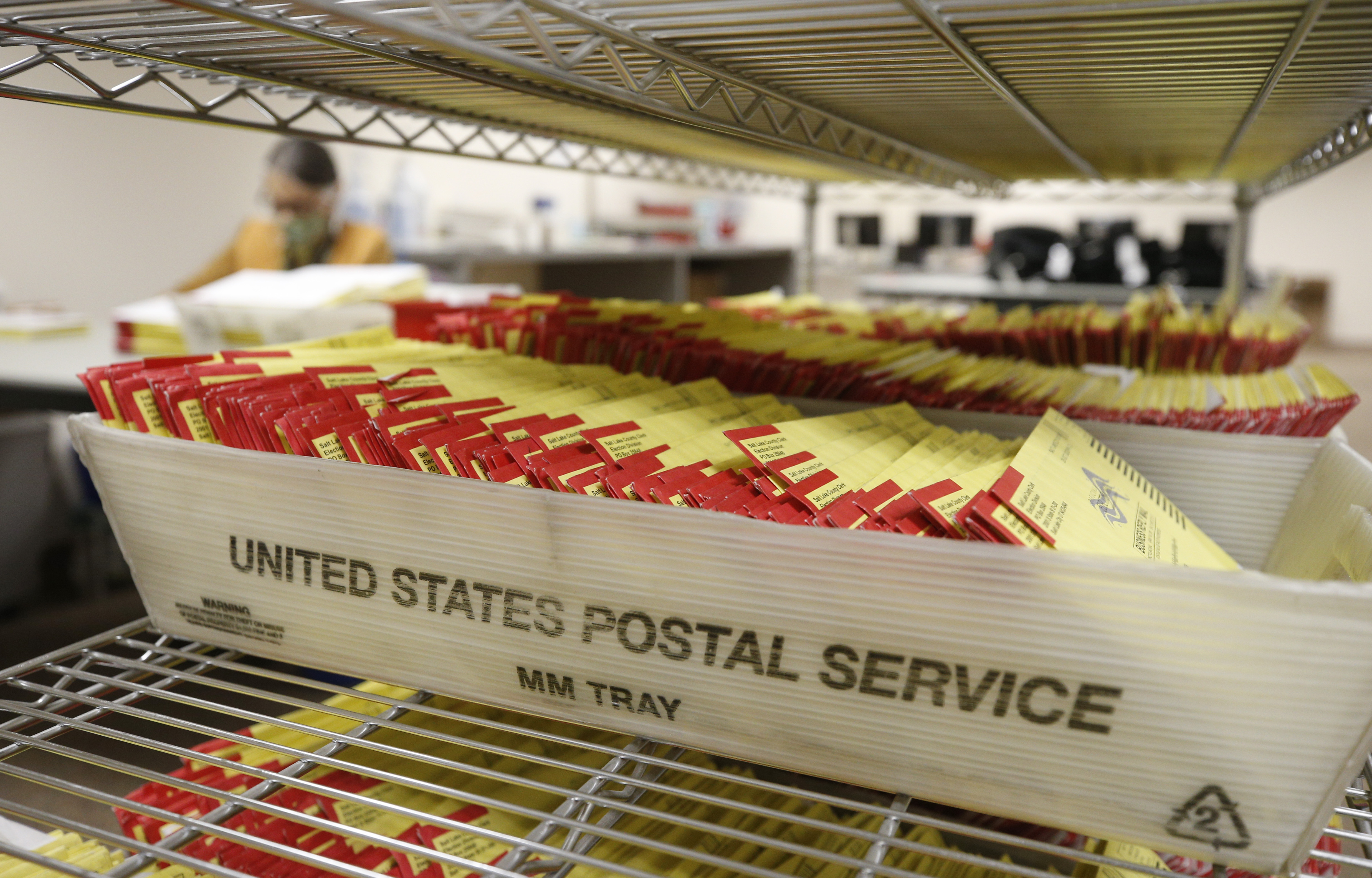 Crypto Markets in Focus: Democrats rethink their mail-voting strategy as voters grow wary Amid Shifting On-Chain Metrics