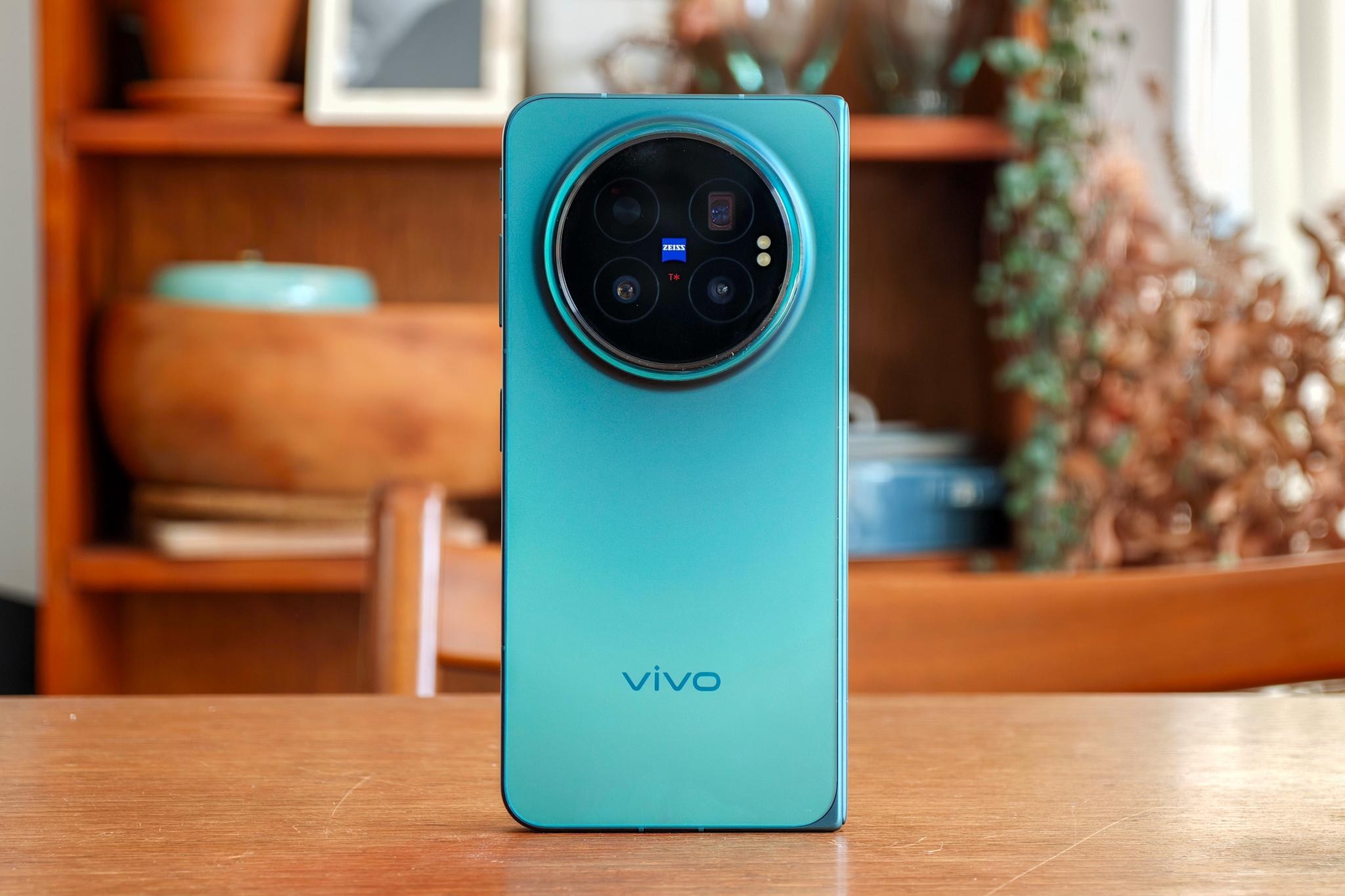 Inside the Transition: Vivo’s X Fold 6 accidentally feels like a throwback