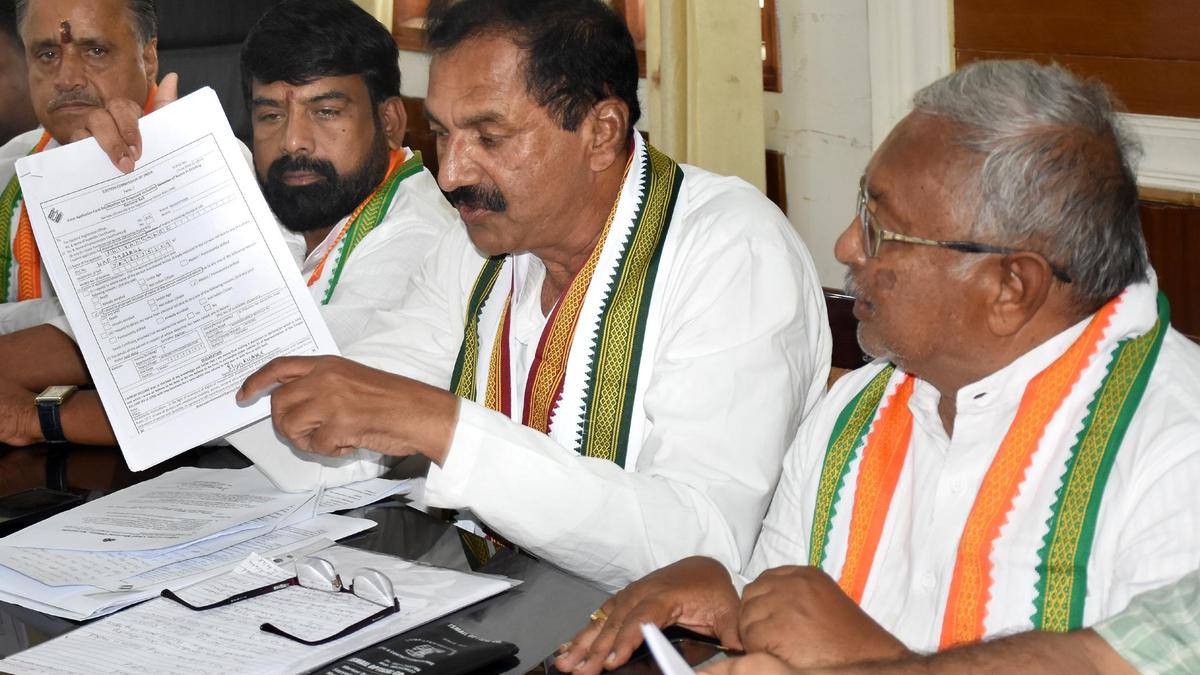 Developing Story: BJP functionaries submitted pre-filled Form-7 applications to delete Muslim voters, alleges KPCC spokesperson