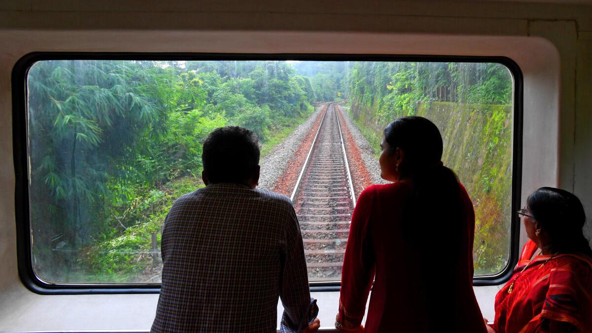Extra Vistadome Coach on Vizag-araku Train from October 13 to 20 for Dasara Rush