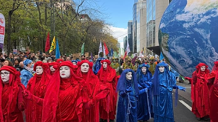 Ten of Thousands Urge EU for Climate Action at Brussels Demonstration