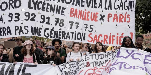 France Erupts Again: Tens of Thousands of High Schoolers Protest for Second Time in a Week