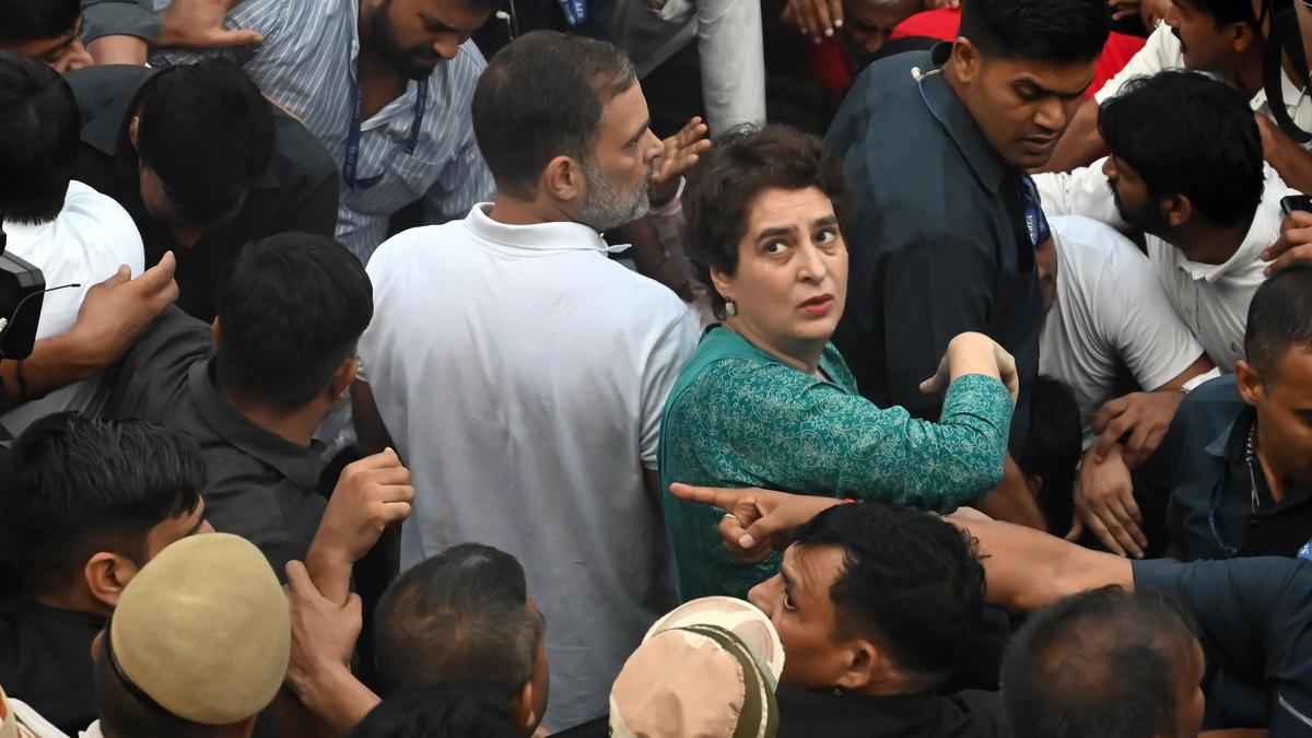 At Least Two Fresh Firs Against Rahul Gandhi, Priyanka Gandhi Over Alleged Assault on Cops, Police Vehicle Vandalism
