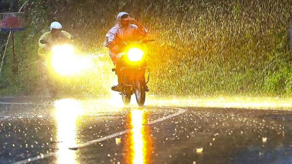 Amid Continuing Thunderstorms, Yellow Alert Issued for Five Keralam Districts on October 8