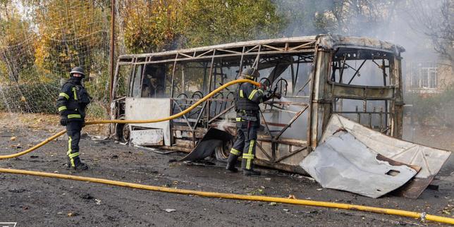 Russian Launches Strikes on On Buses Kills 30 in Ukrainian Frontline City as Regional Tensions Surge