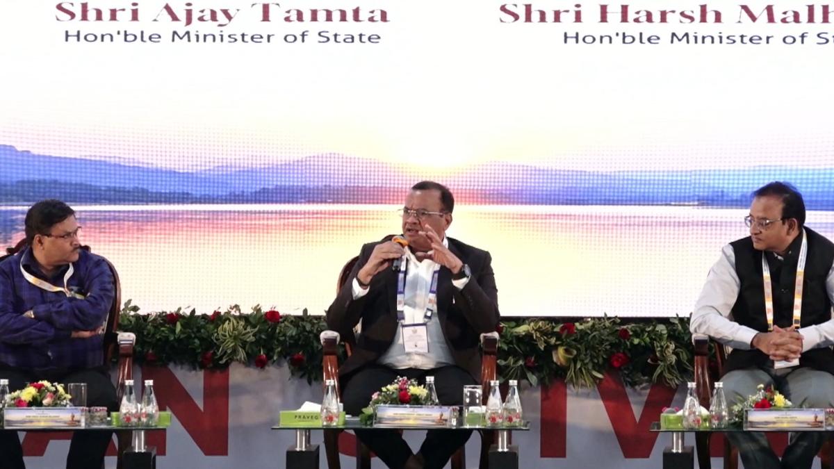 Komatireddy Seeks 6+2 Lane Expansion of Hyderabad–vijayawada Highway