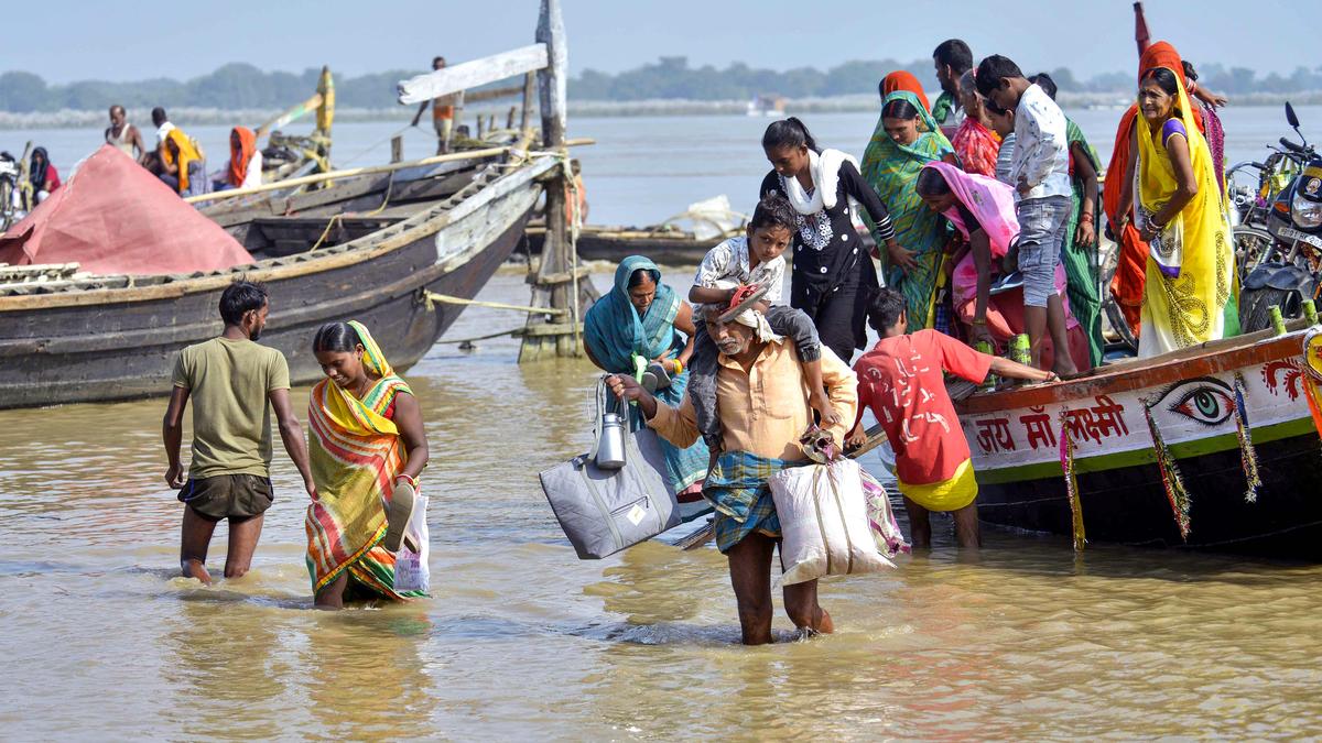 Gandak Floods Devastate West Champaran as Three Embankments Breach, Panic Grips Residents