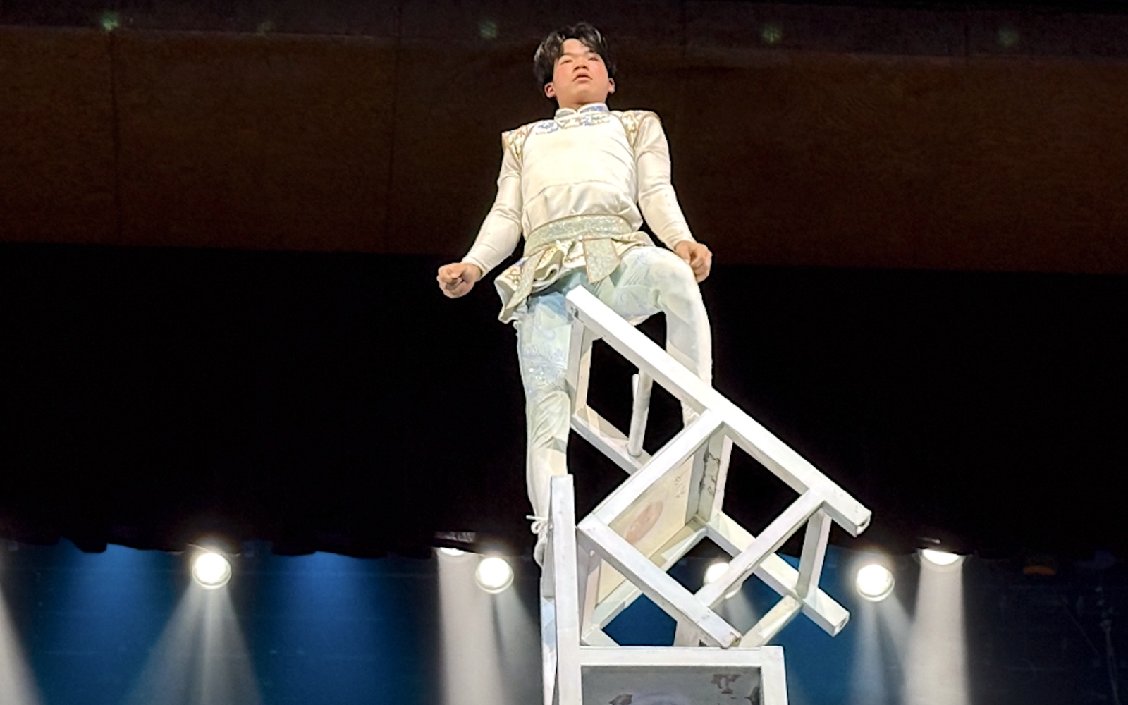 Acrobat at 19: Laqian's 12-Year Journey to Terrifying Heights