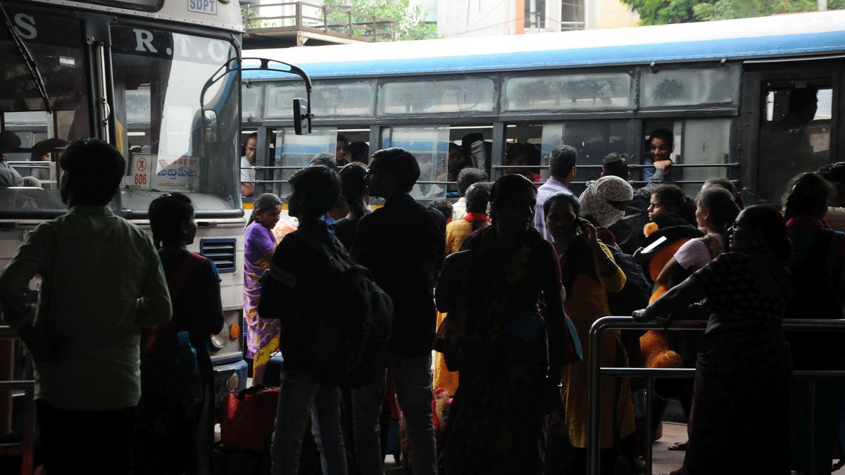 Tgsrtc to Deploy 7,000 Special Buses for Dasara Amid Mounting Global Focus