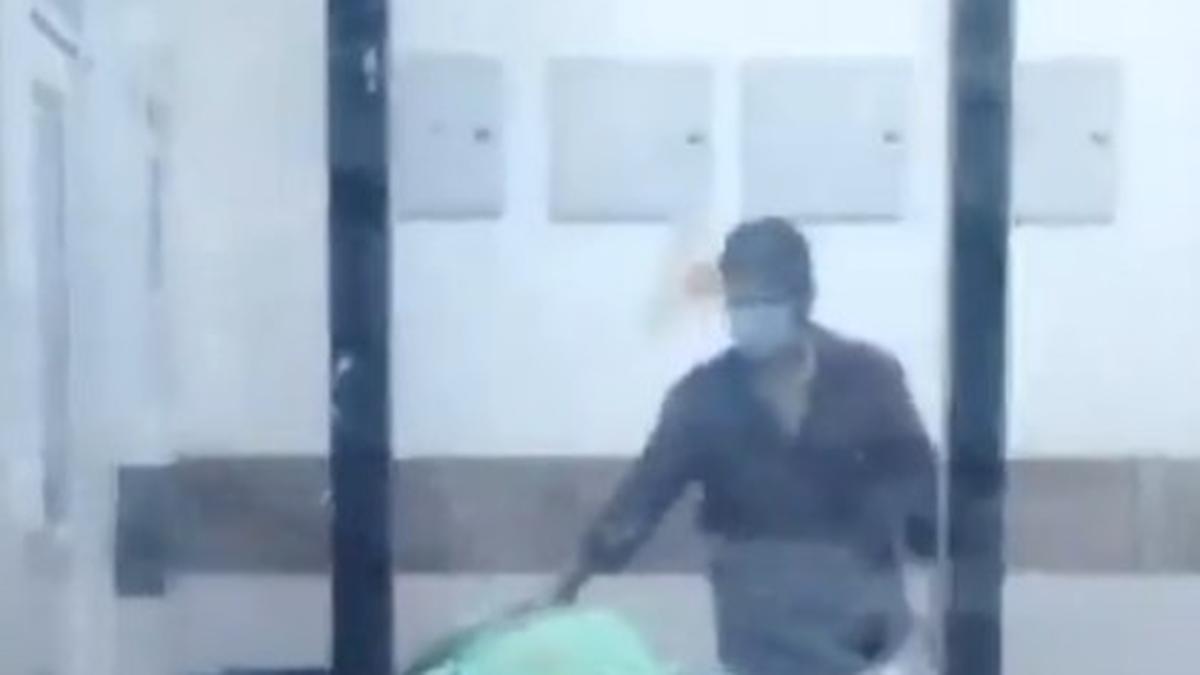 Masked Man Caught on Video Stealing Gold Chain from Corpse at Bihar Hospital