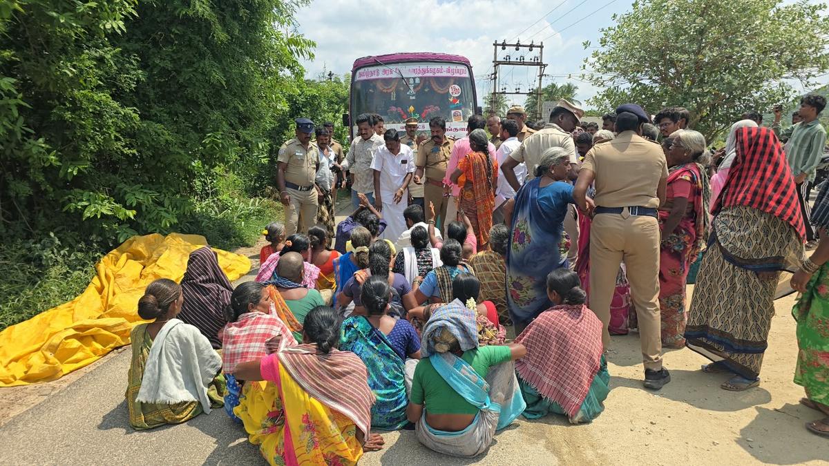 Villagers Block Key Stretch, Demand Relocation of Tasmac Outlet