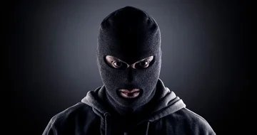 2 masked men attack Chicago ATM with sledgehammer
