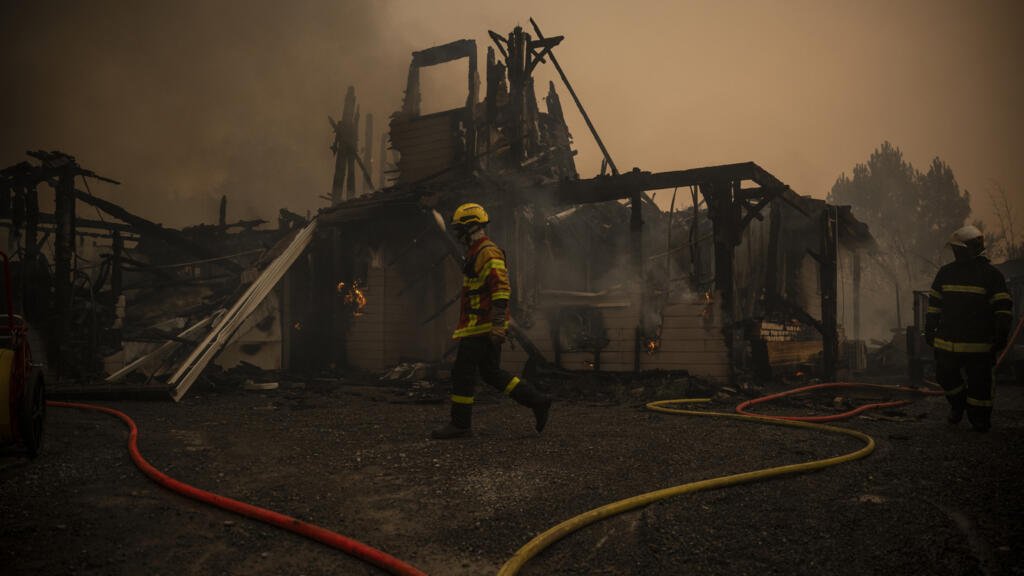 France puts out largest wildfire since 1949