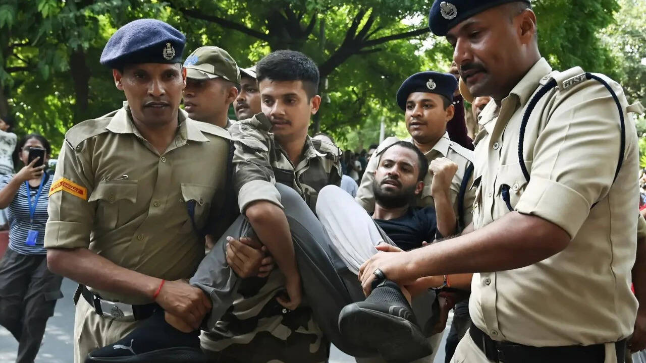 Delhi Police Skip Name Tags at Jantar Mantar to Avoid Social Media Targeting