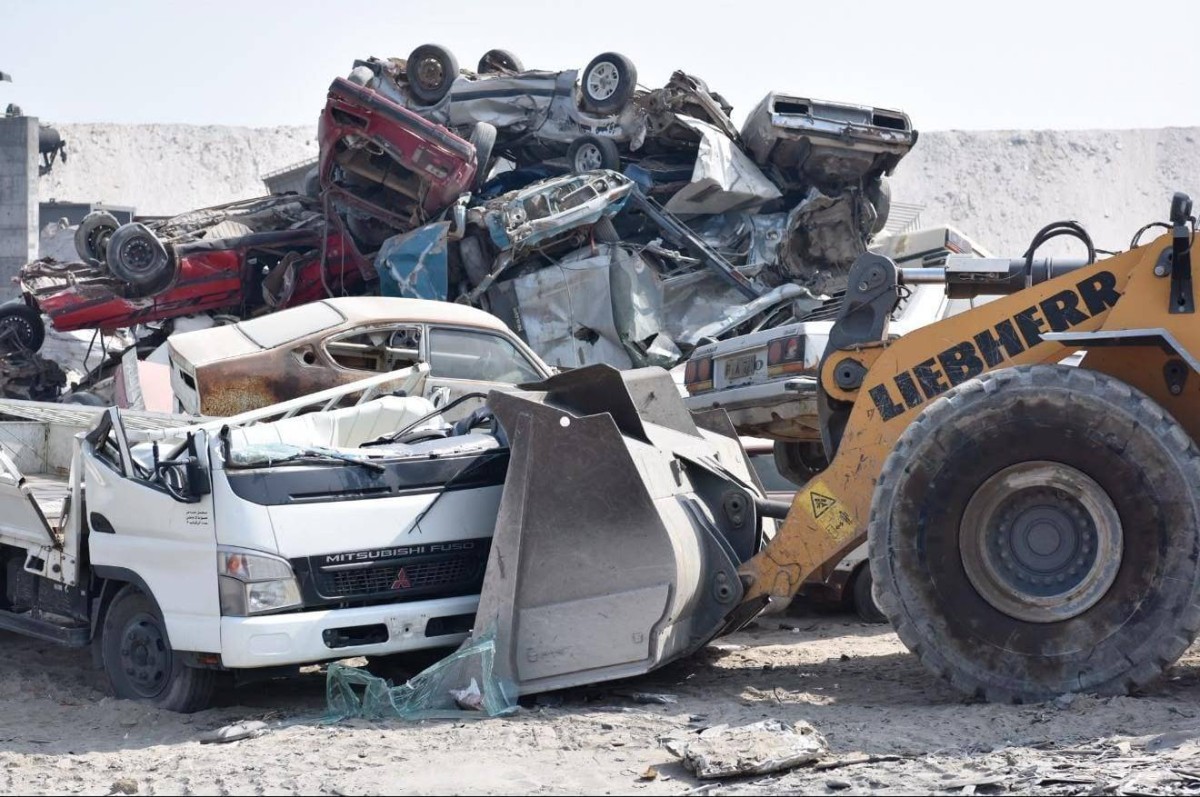 Driver Faces Deportation for Dirtying Road in Jabriya as Market Analysts Weigh Next Moves