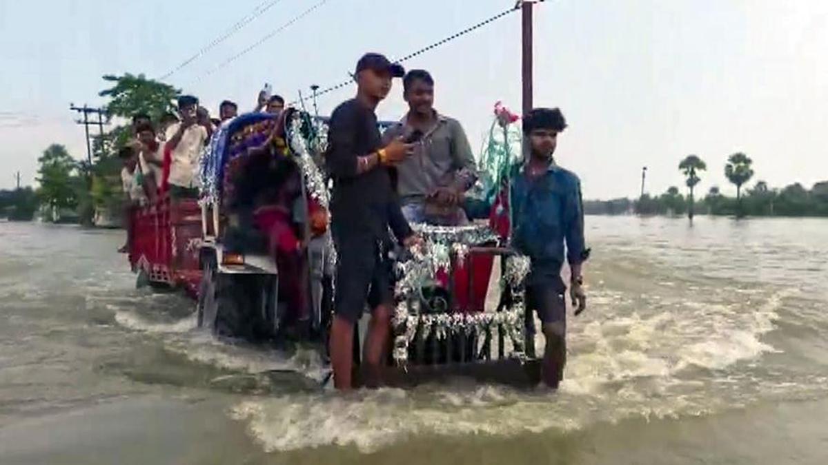 Bihar Flood Emergency: Fresh Embankment Breaches in Saran, Gopalganj, Muzaffarpur as CM Warns Next 48 Hours Critical