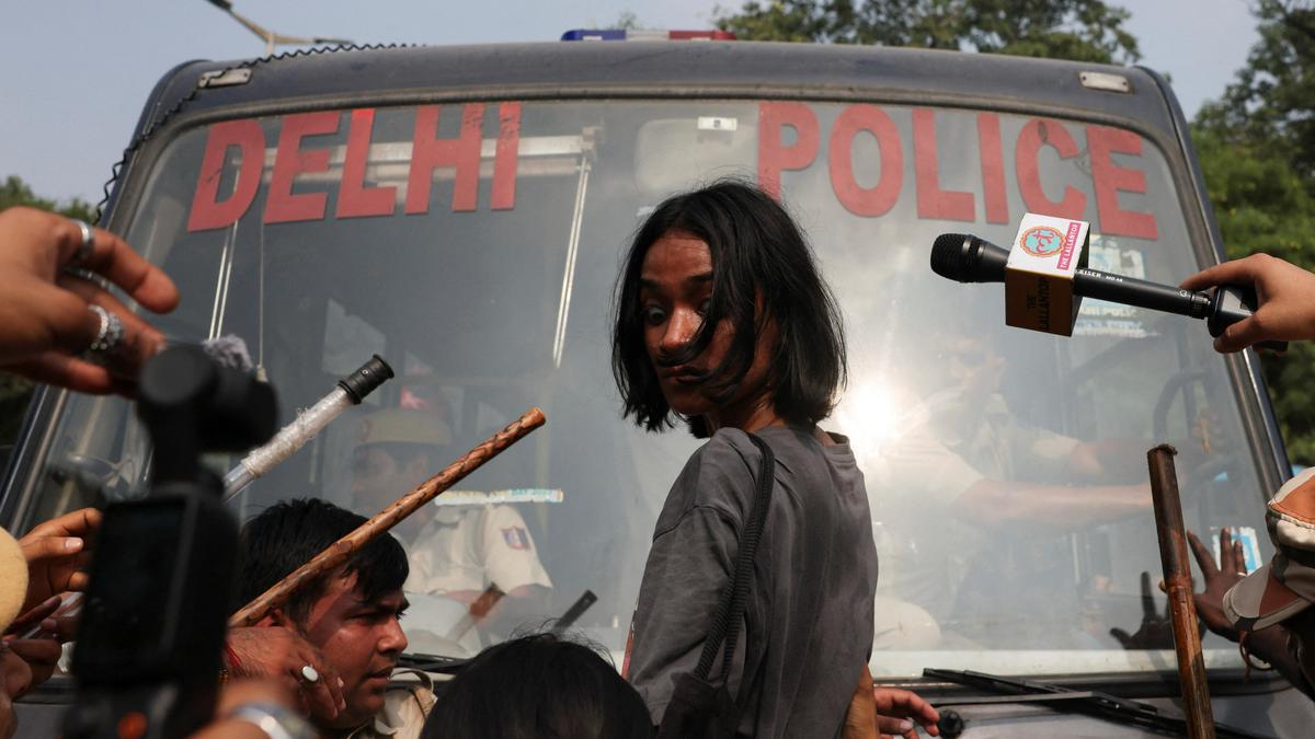 Police Move Hundreds of CJP Volunteers to Chhatrasal Stadium Holding Camp