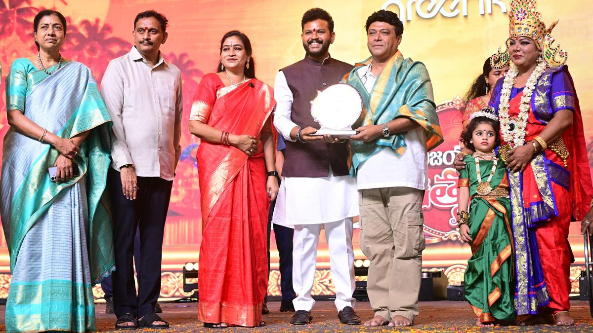 Cultural Performances, Traditional Dances Mark Start of Vijayawada Utsav 2.0