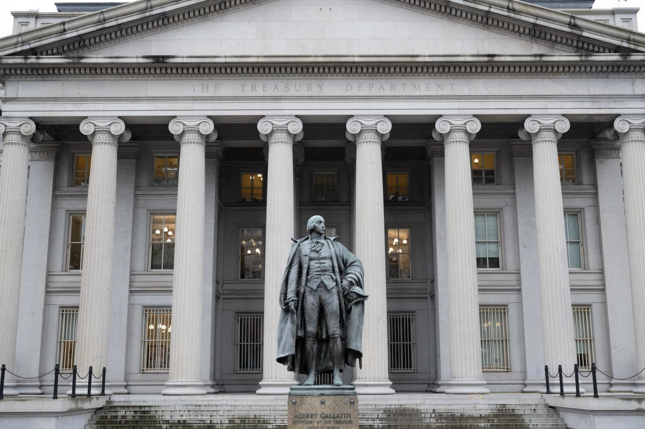 Market Developments: Bond yields suddenly retreat from recent highs as buyers step back into the Treasury market