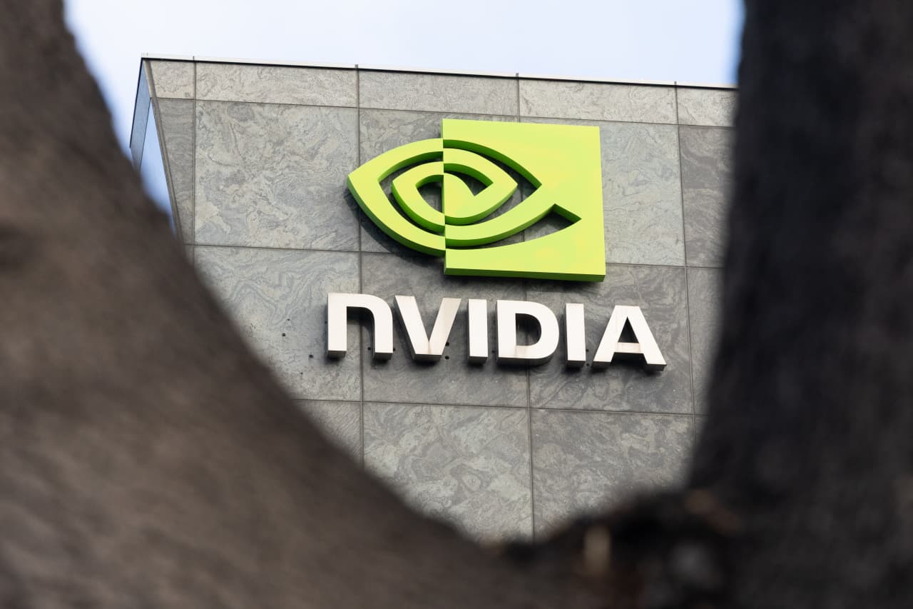Why Nvidia’s Stock Is Dodging the AI Credit Scare That Is Crushing Broadcom and Oracle