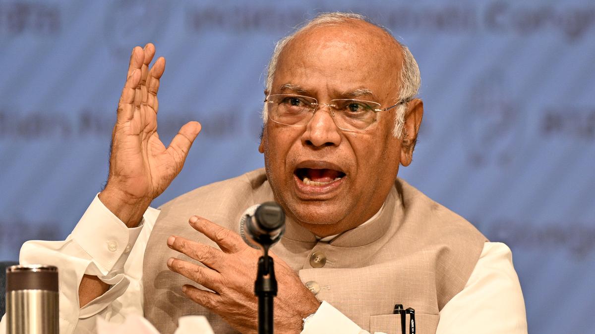 Congress CWC Meeting: Navigating the Election Commission Row and Internal Party Dynamics