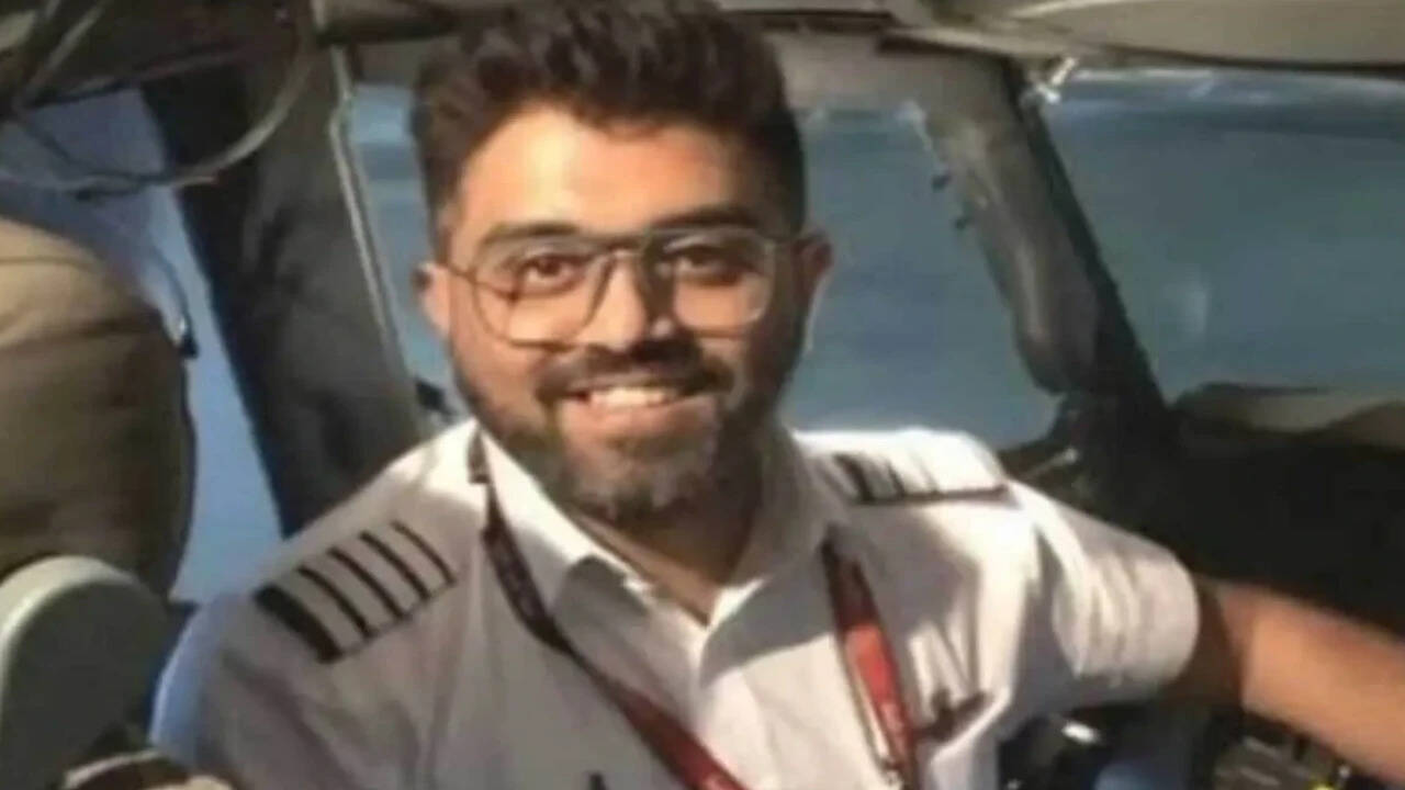 US House Honours Indian Flydubai Pilot Smit Machchhar, Condemns 'act of Terrorism