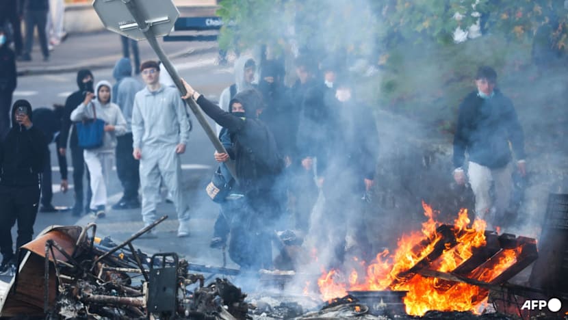 Global Perspective: Hundreds of French high schools shut as new violence erupts