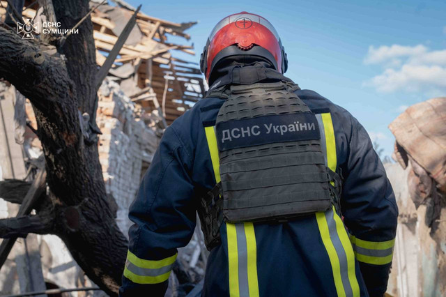 Russian Glide Bombs Launches Strikes on Sumy Apartments, Injuring 5 as Regional Tensions Surge