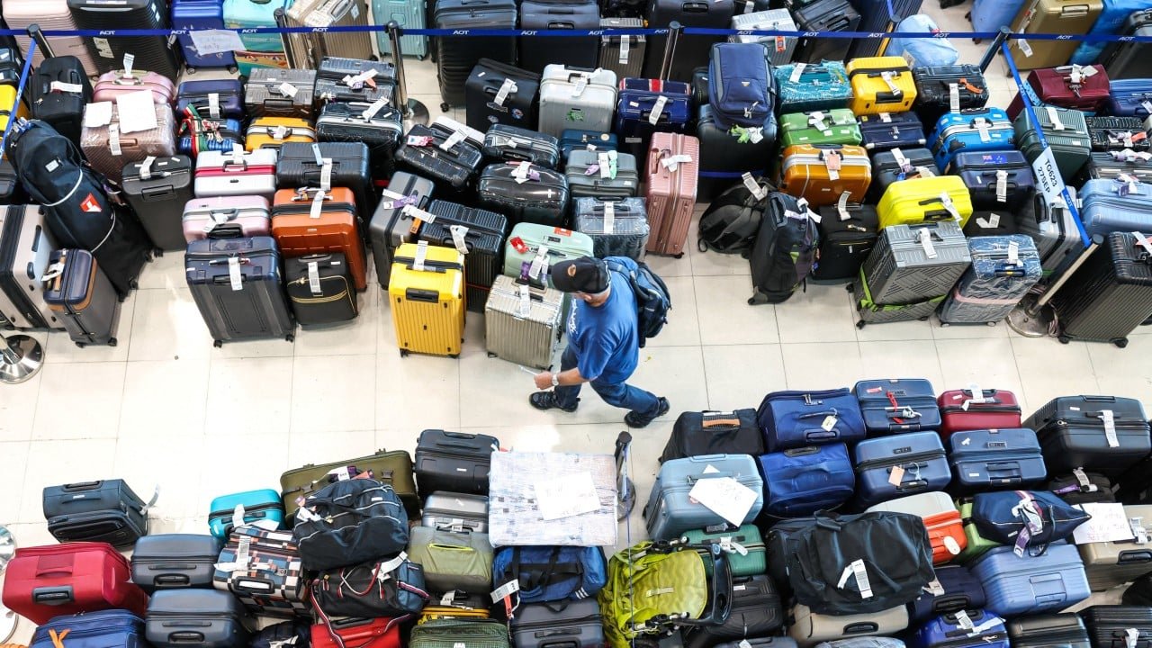 One Bangkok flood battle after another as Thai Airways races to clear baggage backlog