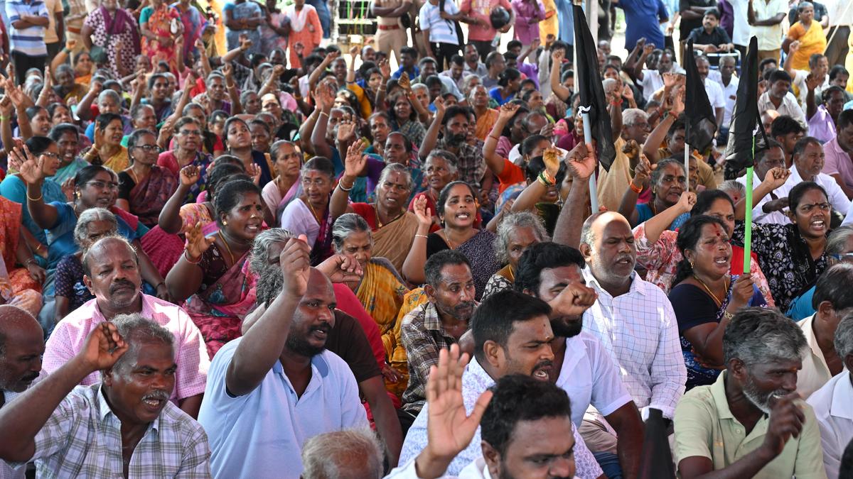 Fishermen Storm Foreshore Estate: Hundreds Protest Secretariat Land Grab