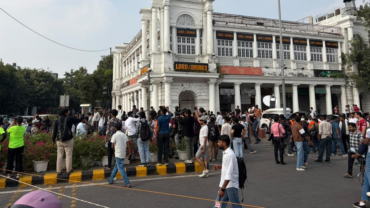 Right-Wing Group Assaults Anti-CEC Protesters at Connaught Place Amid Mass Detentions