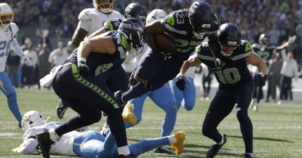 Seahawks Recover Muffed Punt, Emanuel Wilson TD Two Plays Later
