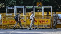 Delhi Lockdown: Thousands of Security Forces Deployed as 'Cockroach' Protest Threatens Capital