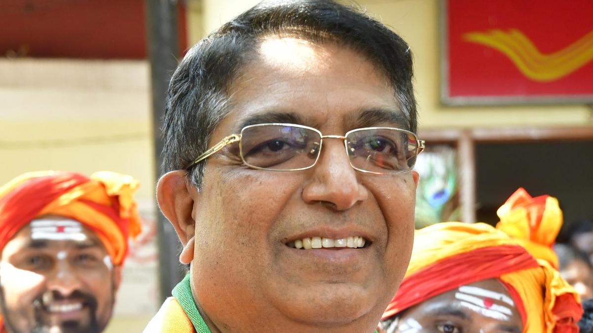 SIR Protest: Former Bengaluru Top Cop and BJP Leader Bhaskar Rao Seeks Verification of Dhruv Rathee’s Citizenship, Visa Conditions