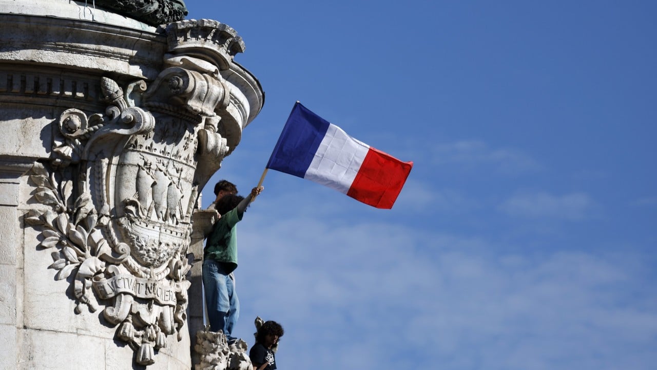 Despite Rising Yields and Political Gridlock, France Not Facing a Debt Crisis: Analysts
