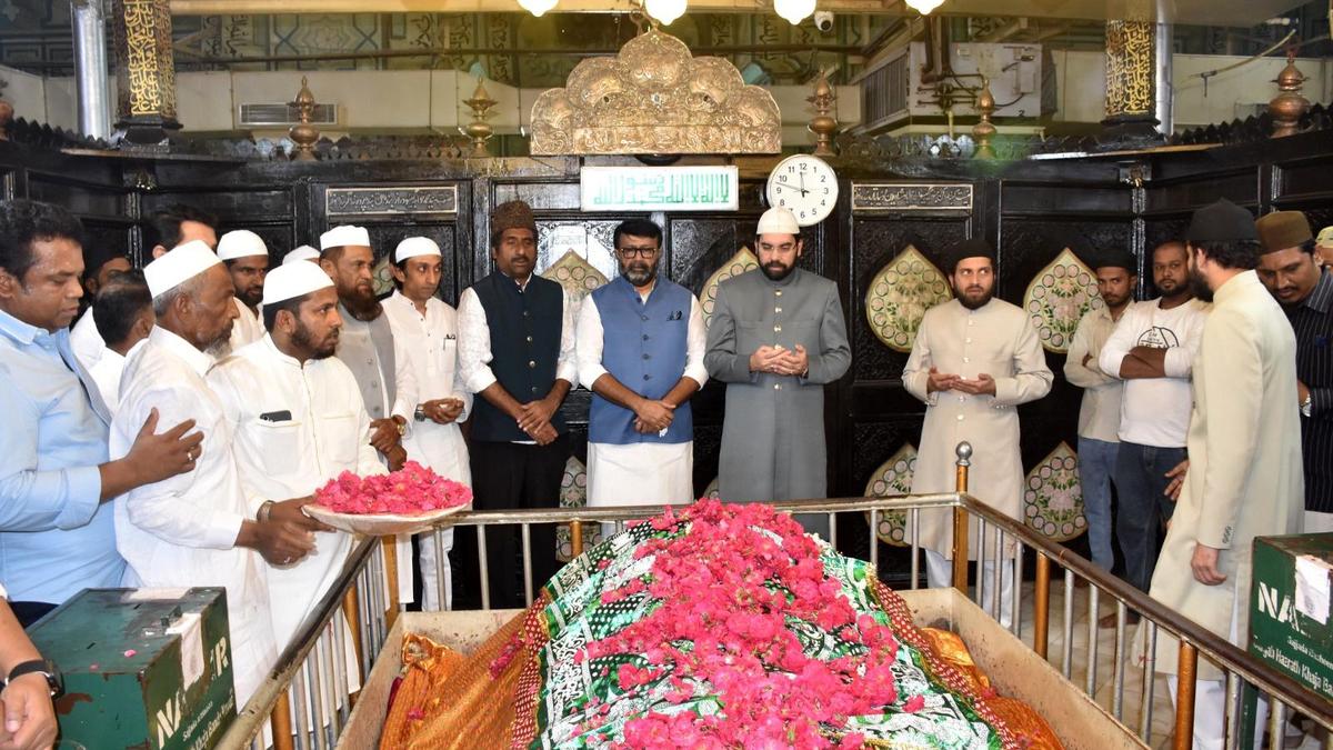 BDA Chairman N.a. Haris Visits Khaja Bandanawaz Dargah as International Observers React