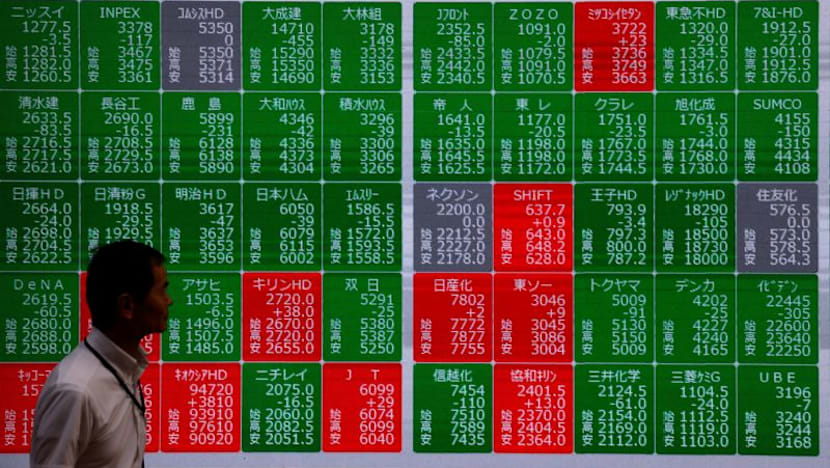 Shares Cautious in Asia As Earnings Loom, Oil Slips Amid Mounting Global Focus