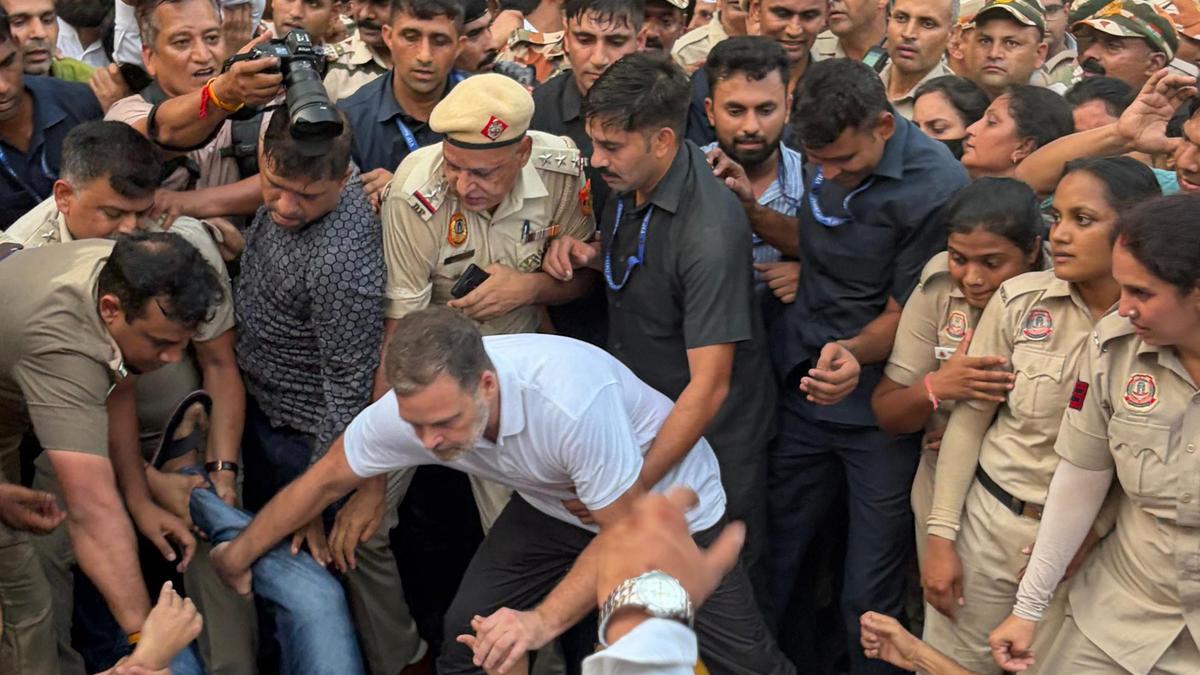 Congress Calls for Black Day as Delhi Police 'Manhandle' Top Opposition Leaders