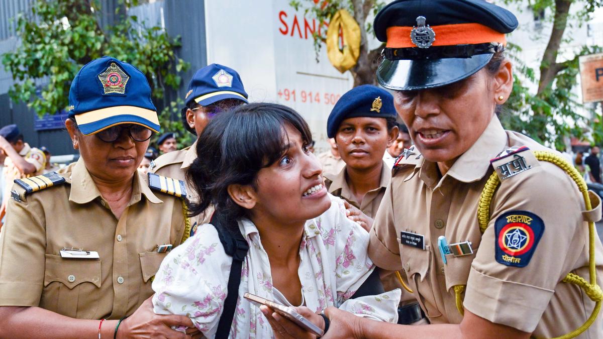 Many Detained Near Shivaji Park As Mumbai Police Prevent Protest Against CEC