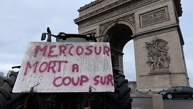Hundreds of Farmers Rally in Paris Against Eu-mercosur Pact and Import Fears