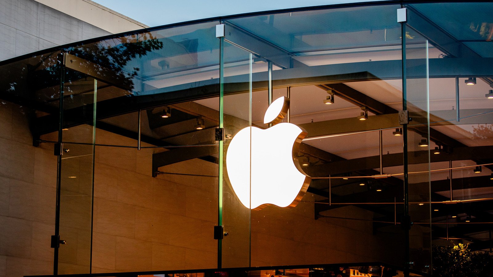 Crypto Markets in Focus: Apple's new iPhone and iPad security feature can protect you from scammers Amid Shifting On-Chain Metrics