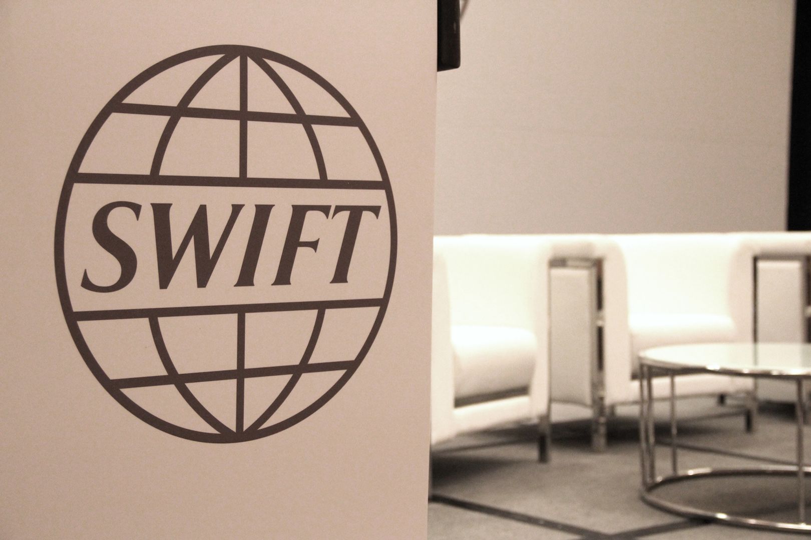 Swift's Tokenized Deposits Face Major Hurdle: Banks Need Their Own Blockchain Layers, Taurus Co-Founder Warns