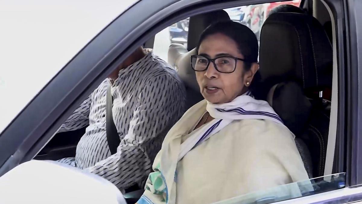 Mamata Blasts CEC in Delhi: 'Cheated and Betrayed the People'
