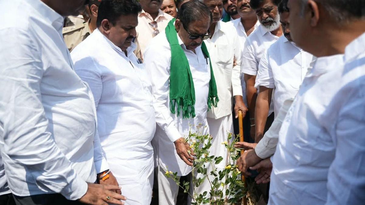 Karnataka Dy. CM Inspects Drought Situation in Koppal, Yelburga and Kushtagi Taluks