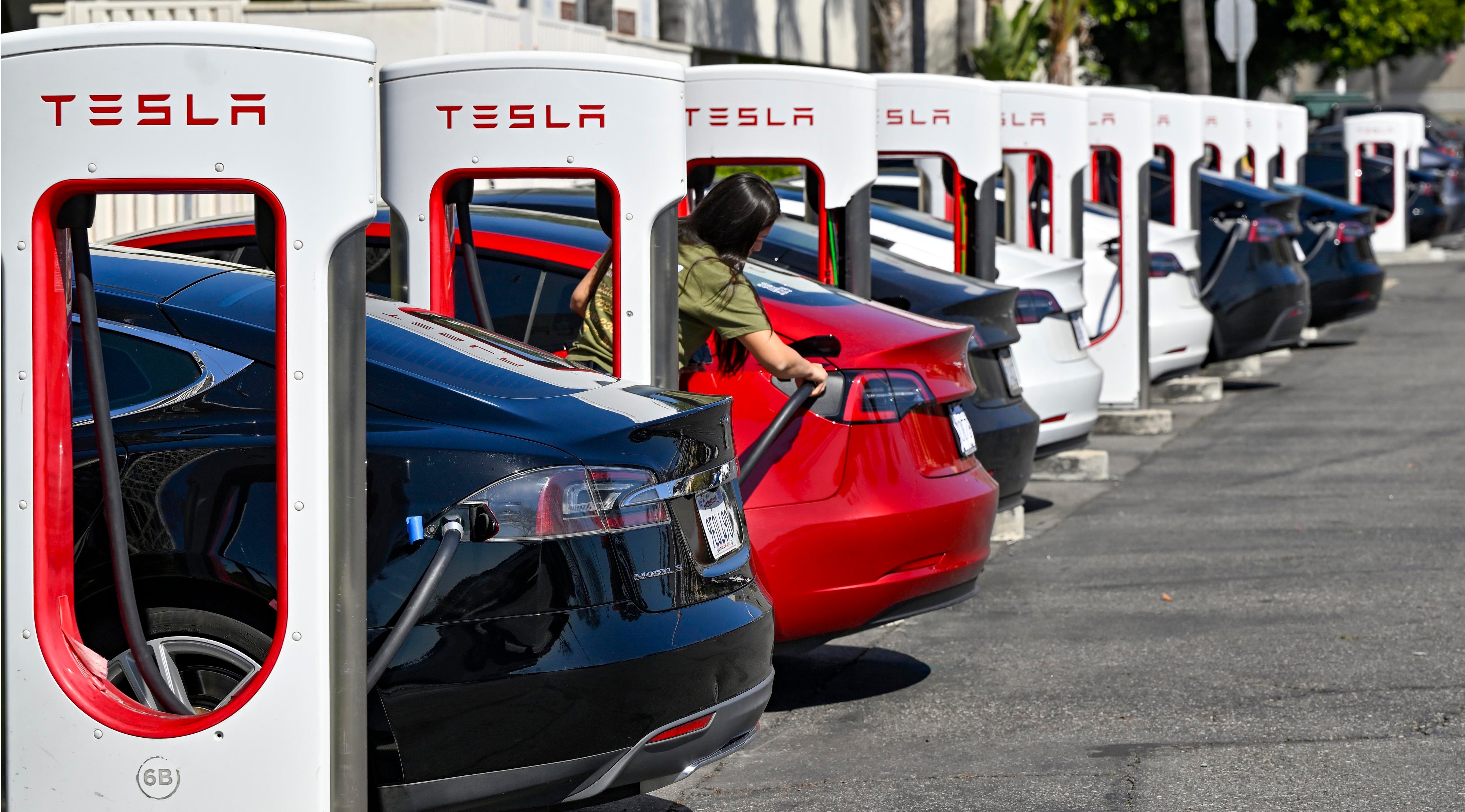 Industry Shift: Tesla will now let you drive off mid-charge if there’s an emergency