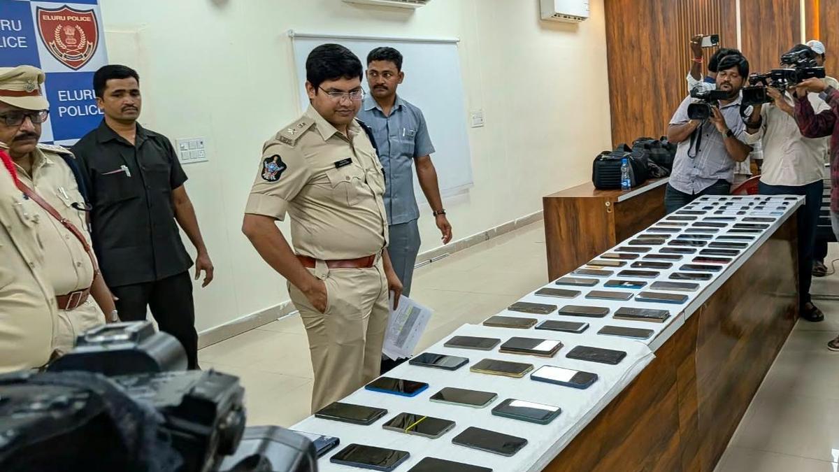 Eluru Police Recover 200 Mobile Phones Worth ₹50 Lakh