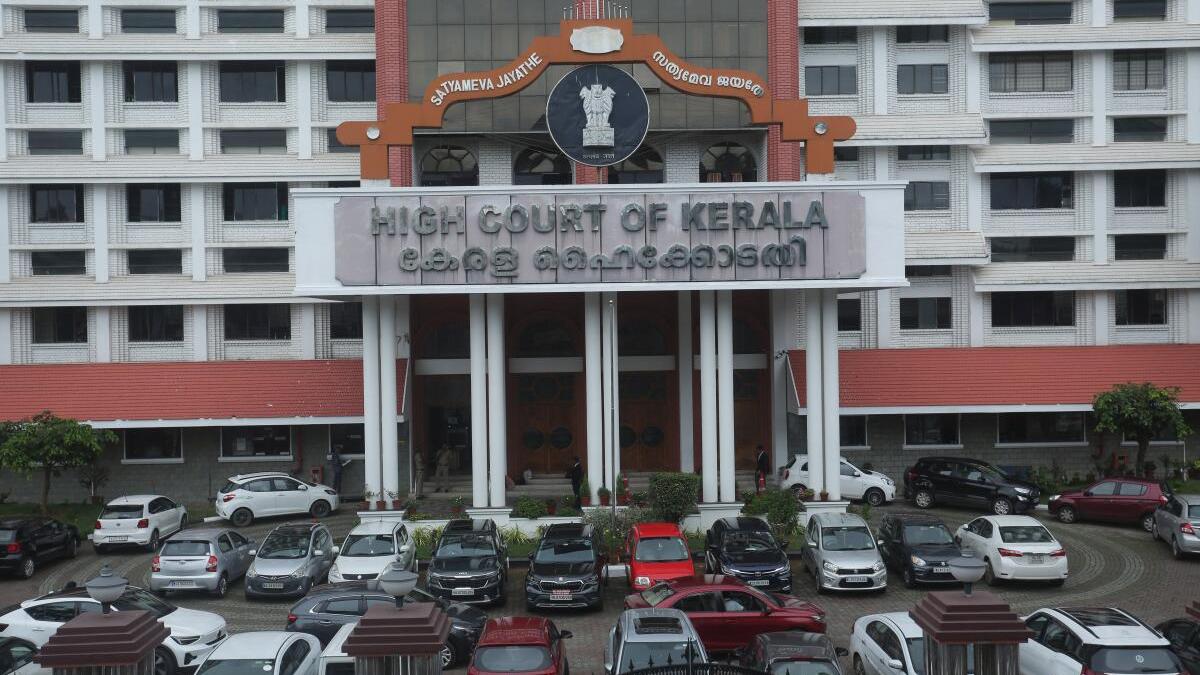 Kerala HC Reserves Order on FIR Against CM Pinarayi Vijayan, Daughter Veena, and Riyas in CMRL-Exalogic Payoff Case