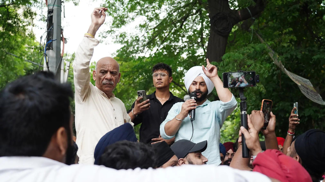 Parvesh Verma slap row: FIR against AAP's Jarnail, Saurabh Bharadwaj over cop assault
