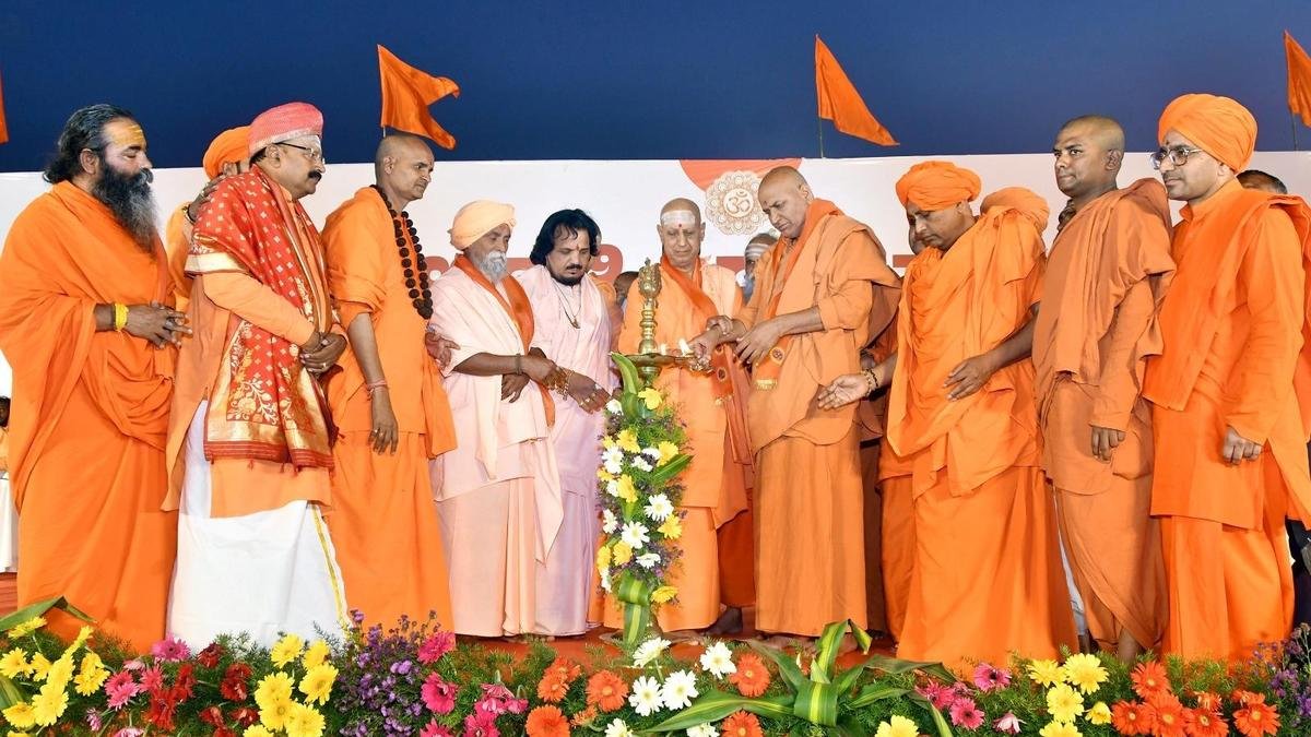 Seer questions attempts to divide Hindus over Lingayat, Veerashaiva identities at convention in Karnataka