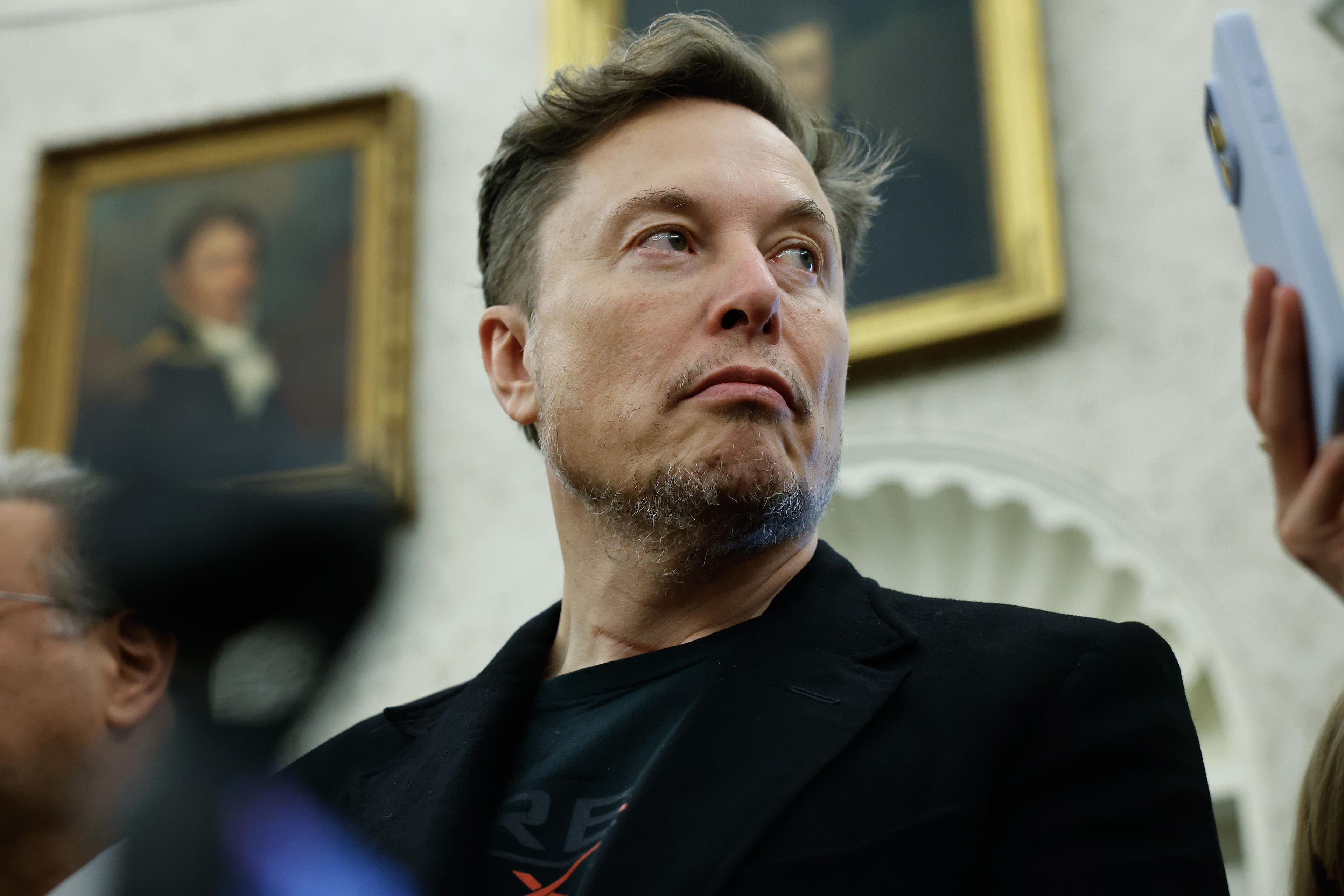 Musk Slams Ambani Supporters for 'hypocrisy' Over Starlink's Entry in India